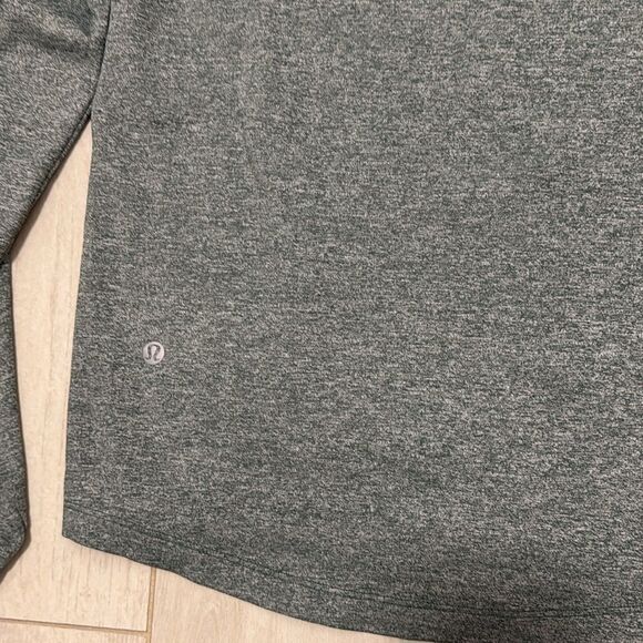 Green lululemon lightweight long sleeve 4 - Picture 4 of 5